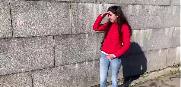  Girl pee in a public place